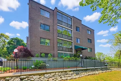 62 South St #1A, Quincy, MA 02169