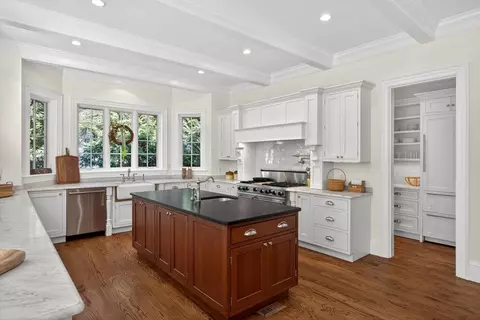 Kitchen - 179 Pineleigh Path, Osterville, MA 02655 photo 1 of 5