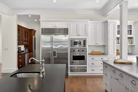 Kitchen - 179 Pineleigh Path, Osterville, MA 02655 photo 4 of 5