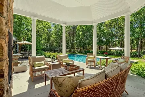 Exterior - 179 Pineleigh Path, Osterville, MA 02655 photo 2 of 6