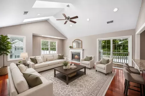 58 Village Dr #58, Quincy, MA 02169