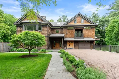 11 Haven St, Dover, MA 02030