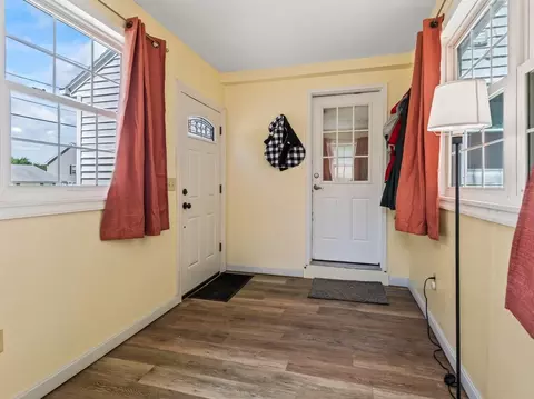 Entry Way - 14 Orton St, Worcester, MA 01604 photo 2 of 2