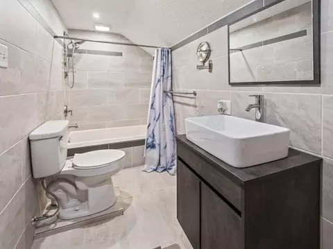 Bath - 14 Orton St, Worcester, MA 01604 photo 2 of 3
