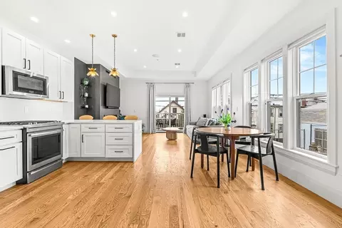 239 Lexington St #2, Boston, MA 02128