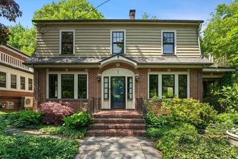 299 Pond St, Jamaica Plain, MA 02130