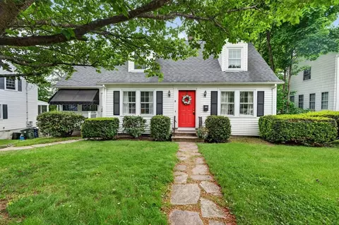 9 Stratford Rd, Andover, MA 01810
