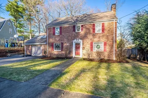 17 Woodhaven Rd, Waban, MA 02468