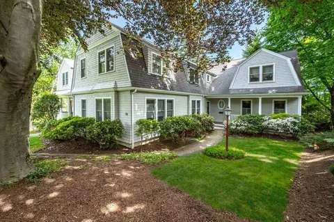 94 Herrick Rd #94, Newton, MA 02459