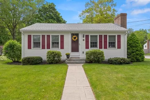 18 Knowlton St, Hamilton, MA 01982