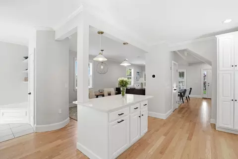 Entry Way - 59 Elm St, Hingham, MA 02043 photo 3 of 7