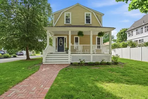 59 Elm St, Hingham, MA 02043