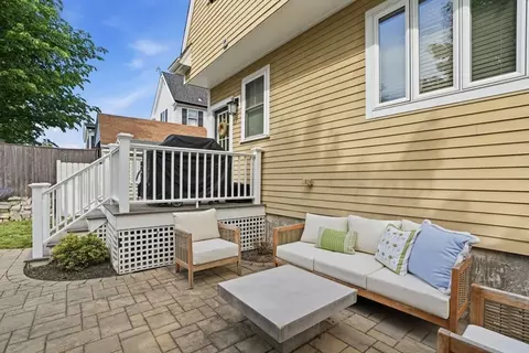 Exterior - 59 Elm St, Hingham, MA 02043 photo 2 of 4