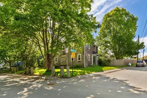 25 Poplar St, Gloucester, MA 01930 photo 2