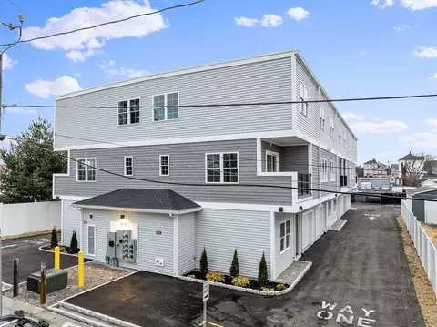 889-895 Grinnell St #2, Fall River, MA 02721 photo 3