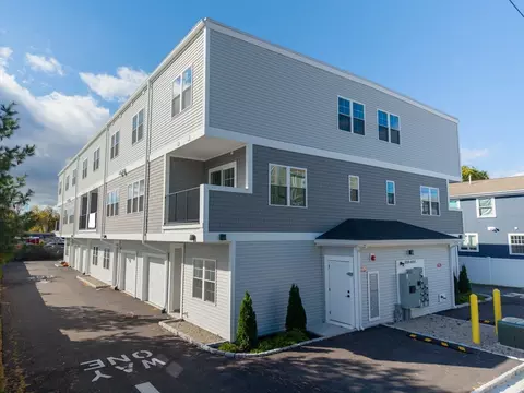 889-895 Grinnell St #2, Fall River, MA 02721 photo 2