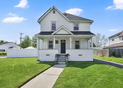 7 Maple St, Ludlow, MA 01056