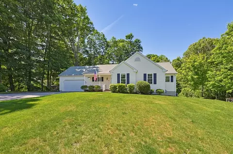 8 Maple St, Southborough, MA 01745