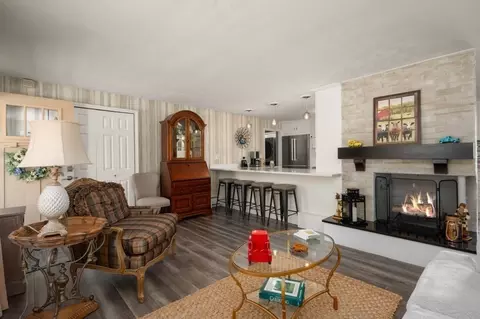 Living - 4 Andover Rd, Beverly, MA 01915 photo 2 of 5