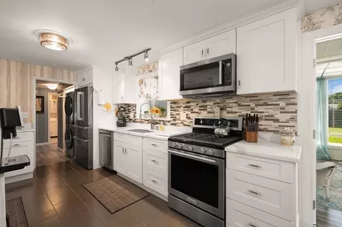 Kitchen - 4 Andover Rd, Beverly, MA 01915 photo 5 of 6
