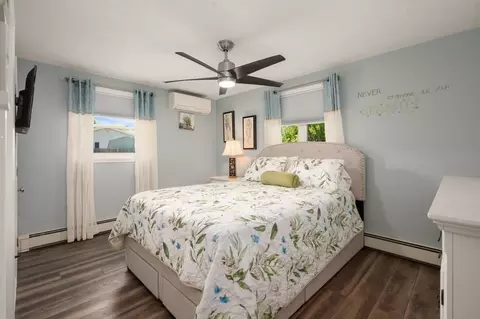 Bedroom - 4 Andover Rd, Beverly, MA 01915 photo 2 of 6