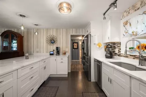 Kitchen - 4 Andover Rd, Beverly, MA 01915 photo 4 of 6