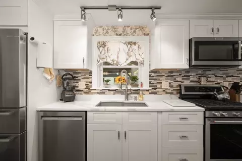 Kitchen - 4 Andover Rd, Beverly, MA 01915 photo 1 of 6