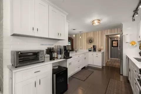 Kitchen - 4 Andover Rd, Beverly, MA 01915 photo 3 of 6