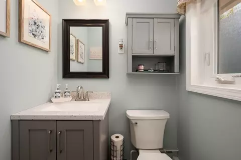 Bath - 4 Andover Rd, Beverly, MA 01915 photo 2 of 4