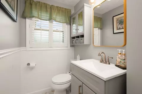 Bath - 4 Andover Rd, Beverly, MA 01915 photo 1 of 4
