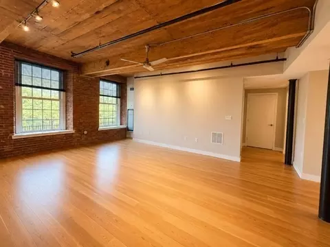130 John St #G44, Lowell, MA 01852