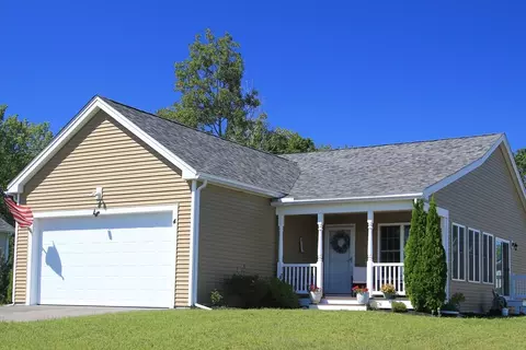 4 Candlelight Ln, Bellingham, MA 02019