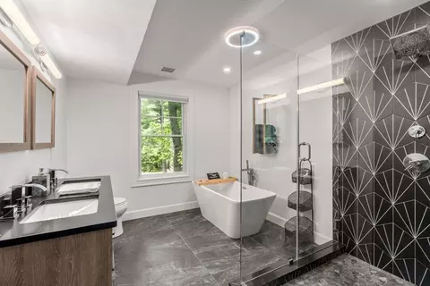 Bath - 295 Gardner St, Hingham, MA 02043 photo 3 of 6
