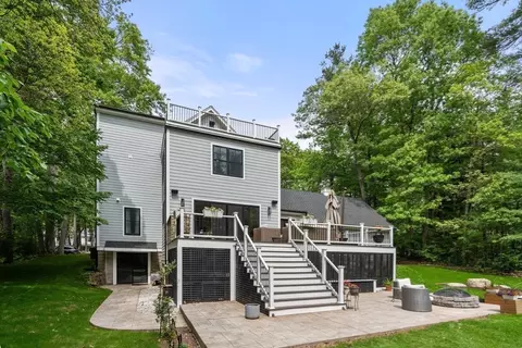 Exterior - 295 Gardner St, Hingham, MA 02043 photo 6 of 8