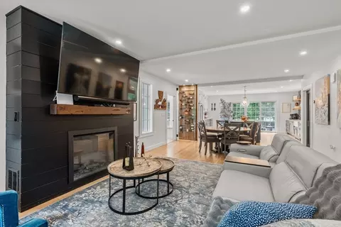 Living - 295 Gardner St, Hingham, MA 02043 photo 1 of 2