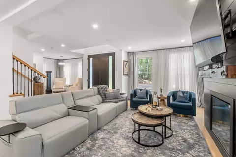 Living - 295 Gardner St, Hingham, MA 02043 photo 2 of 2