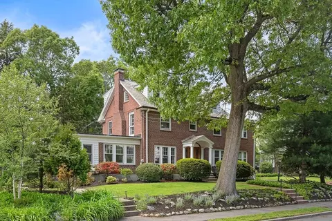 15 Agawam Rd, Waban, MA 02468