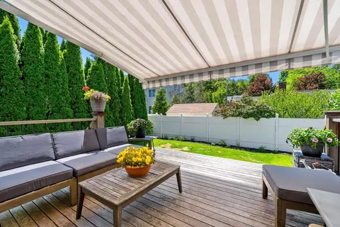 Exterior - 17 Fenmere Ave, Wellesley, MA 02482 photo 3 of 5