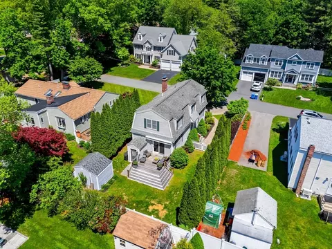 View/Area - 17 Fenmere Ave, Wellesley, MA 02482 photo 2 of 4