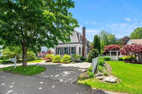 Exterior - 17 Fenmere Ave, Wellesley, MA 02482 photo 5 of 5