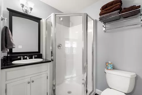 Bath - 17 Fenmere Ave, Wellesley, MA 02482 photo 4 of 5
