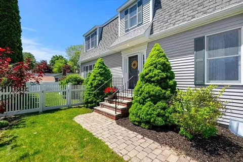 Exterior - 17 Fenmere Ave, Wellesley, MA 02482 photo 1 of 5