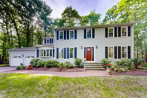 13 Garry Dr, Medfield, MA 02052