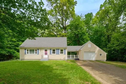 208 North St, Belchertown, MA 01007