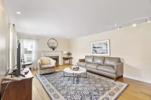 Living - 11 Whitla Dr, Worcester, MA 01604 photo 2 of 3