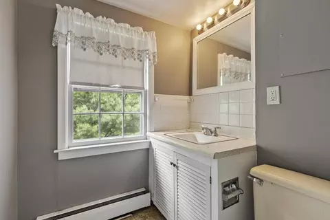 Bath - 11 Whitla Dr, Worcester, MA 01604 photo 2 of 2
