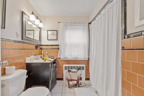 Bath - 11 Whitla Dr, Worcester, MA 01604 photo 1 of 2