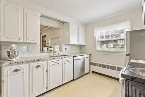 Kitchen - 11 Whitla Dr, Worcester, MA 01604 photo 2 of 5