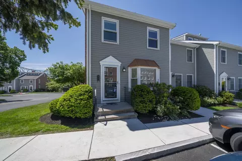 26 Breakwater Dr #26, Chelsea, MA 02150