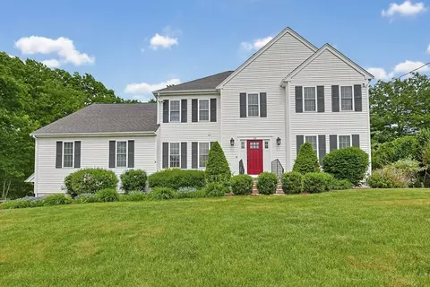 68 Old Wood Rd, North Attleboro, MA 02760